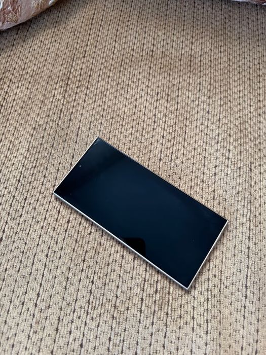Samsung S24 ultra 256 мб