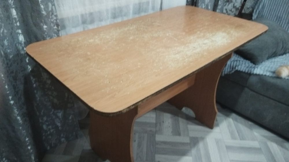 Продам кухонный стол