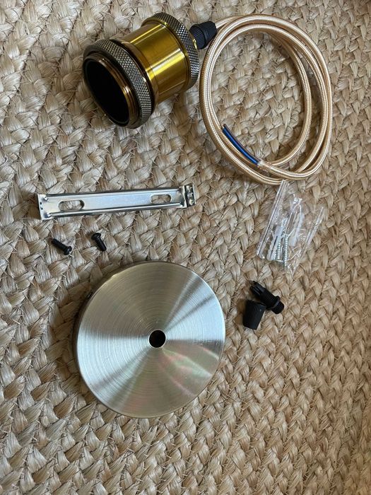 Pendul cu dulie metalică și fir textil