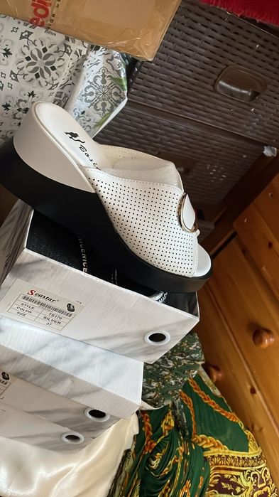 Slapi cu talpa intruna  comozi