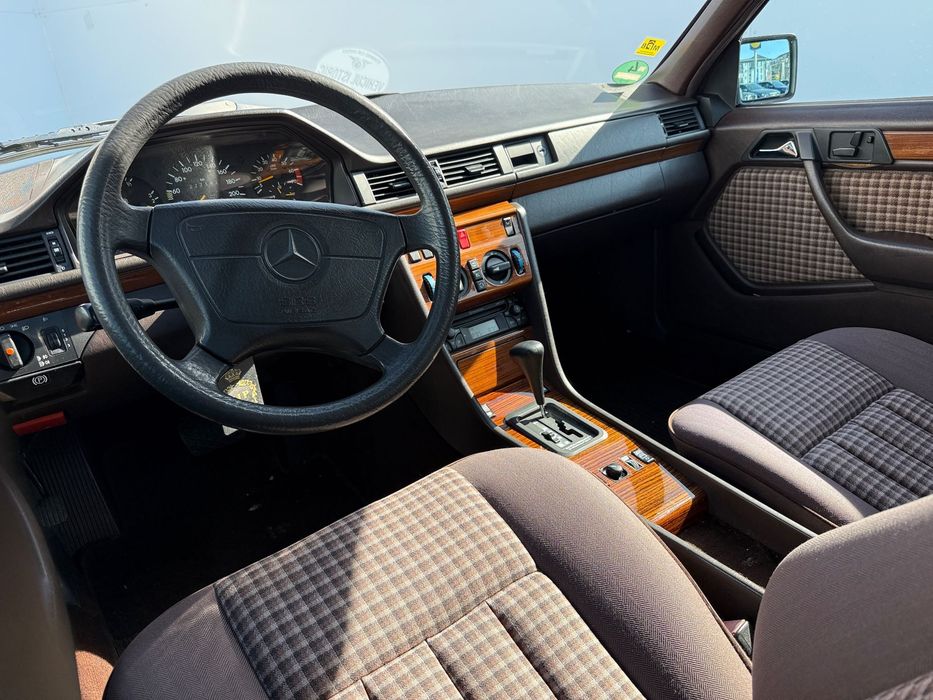 Mercedes-Benz E-Class 1993 benzină, 14.014 € — imagine 4