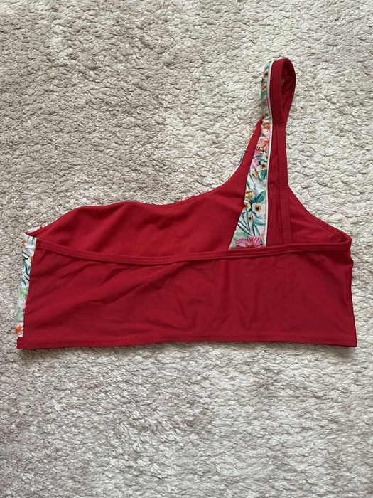 Bustiera costum de baie