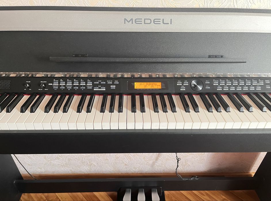 Цифровое пианино MEDELI