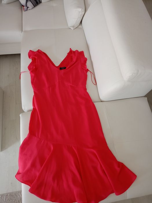 Vând rochie  dama mărimea M,produs de calitate, produs că și nou.