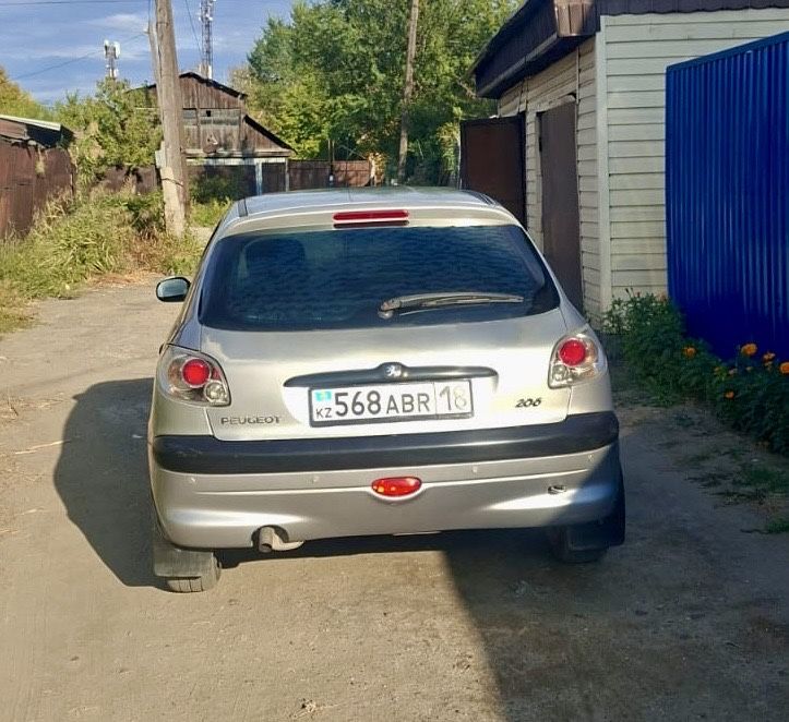 Продам машину Пежо 206