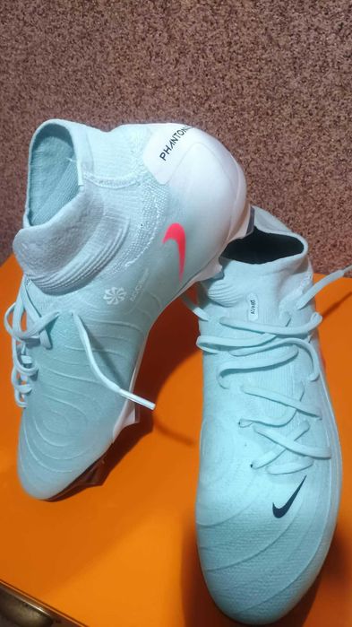ЧИСТО НОВИ Футболни обувки Nike Phantom Luna II Pro FG размер 44.5