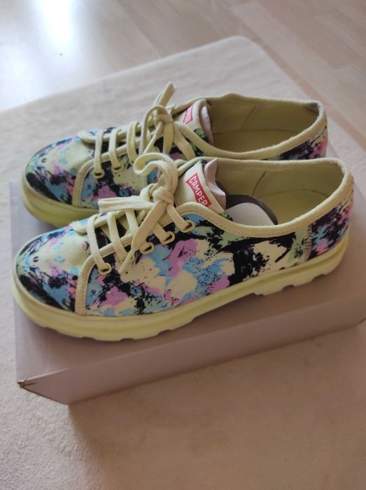 Обувки Camper        .
