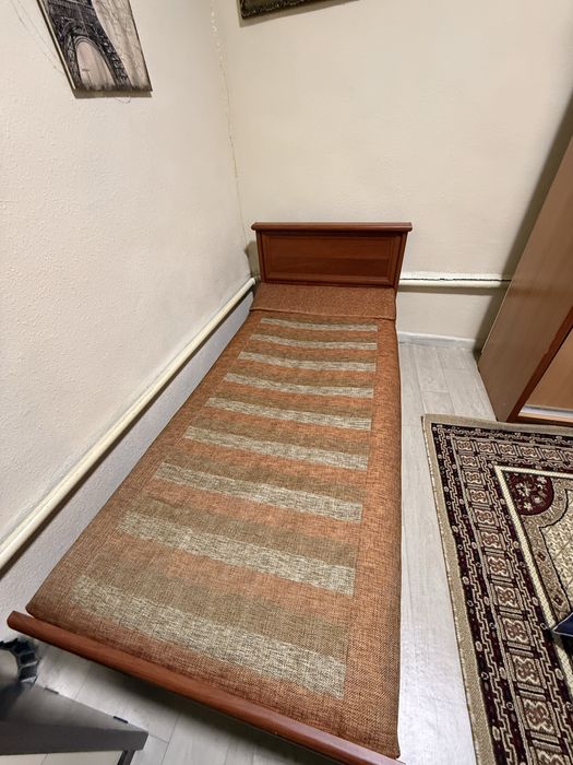 Односпальная кровать с ящиком для хранение,хорошее состояние