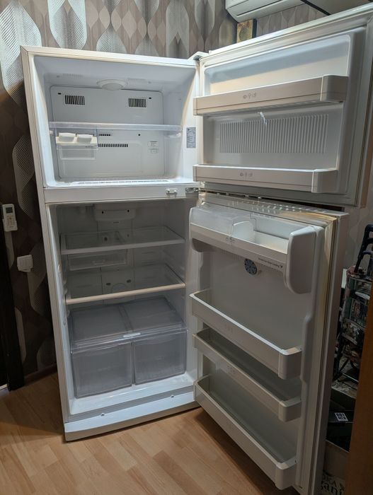 Холодильник LG первые руки.