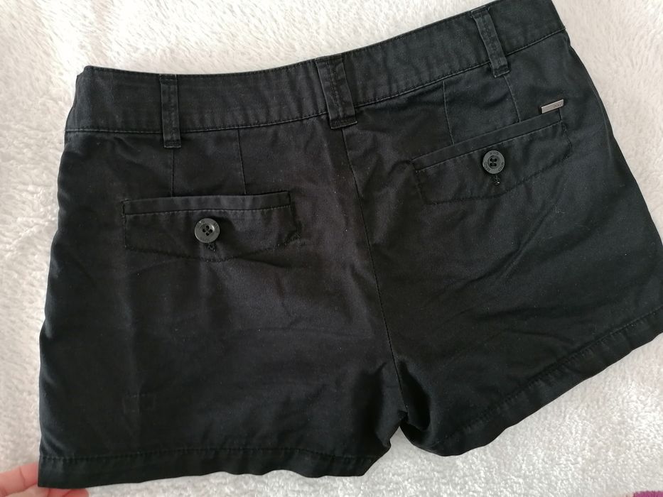 Pantaloni și blugi scurți marimea S