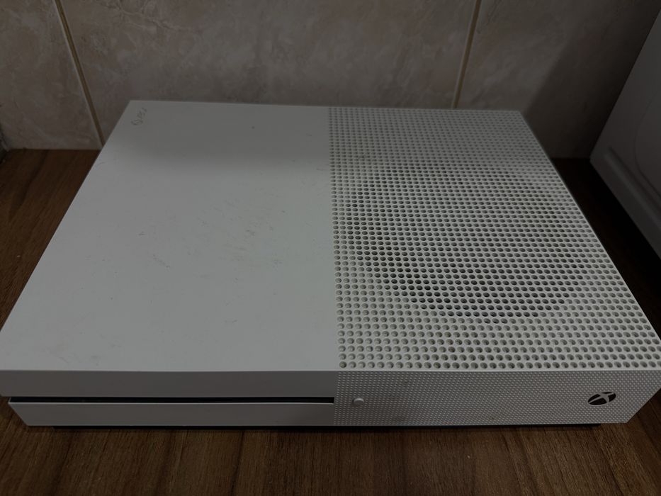 Xbox One S + jocuri CD
