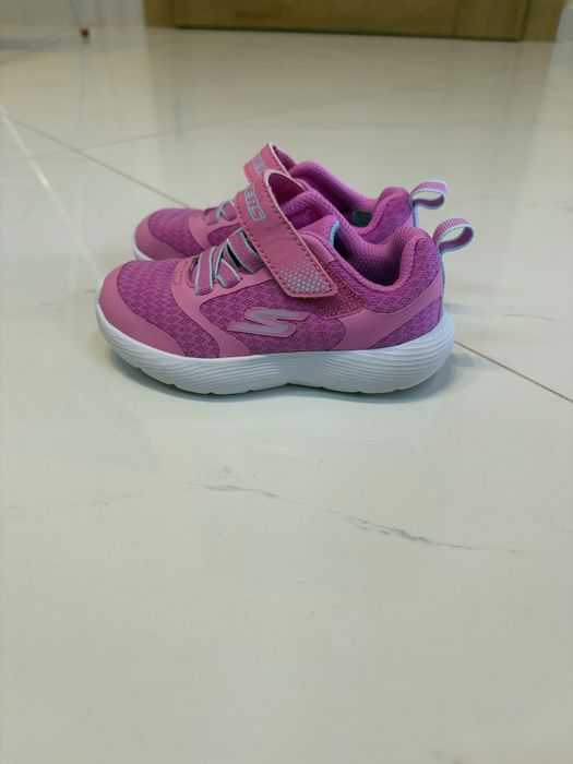 Продавам детски маратонки SKECHERS