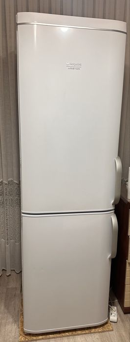 Холодильник Ariston