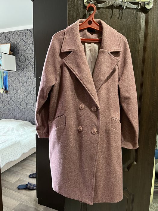 Продам недорого пальто осенние.