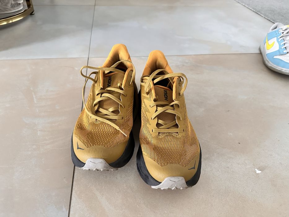 Hoka Challenger 8