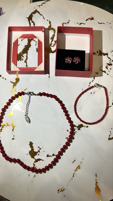 Set bijuterii cu pietre roșii