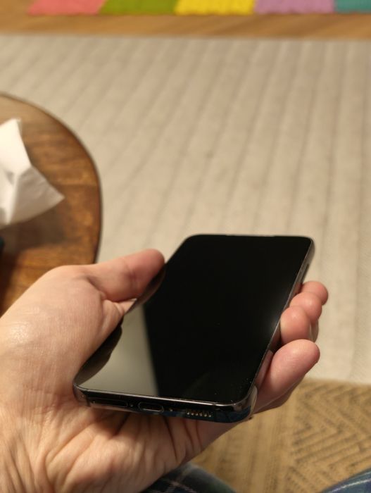 Samsung Galaxy S23 cu accesorii