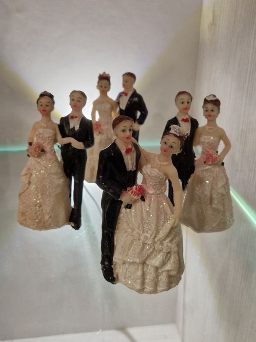 Сватбени статуетки за торта