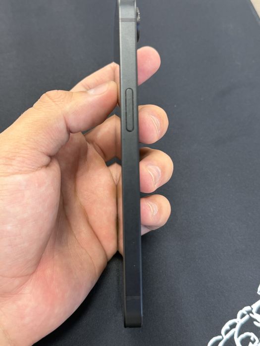Продам Iphone 16e 128gb