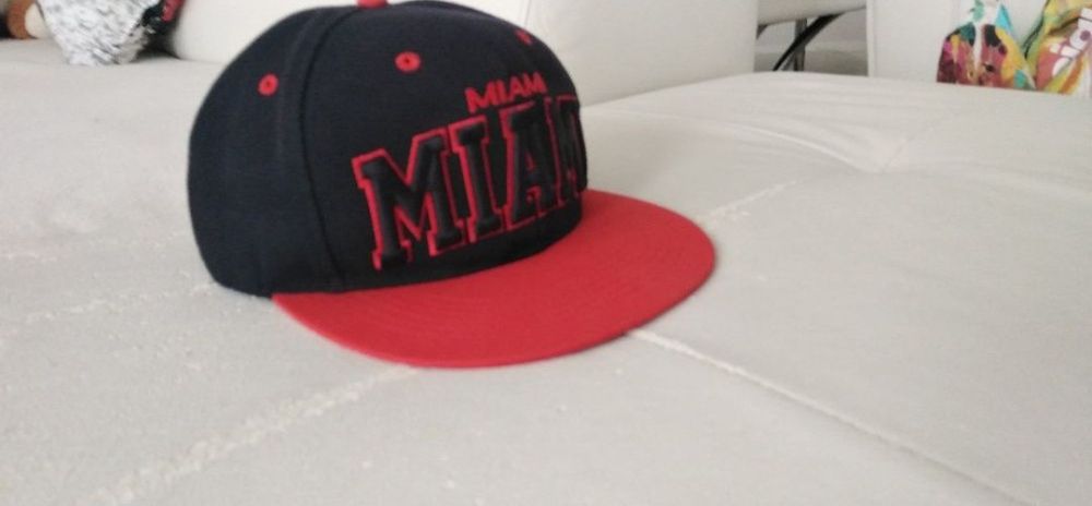 Vând Șapcă  fashion, sport,reglabila,noua, calitate.