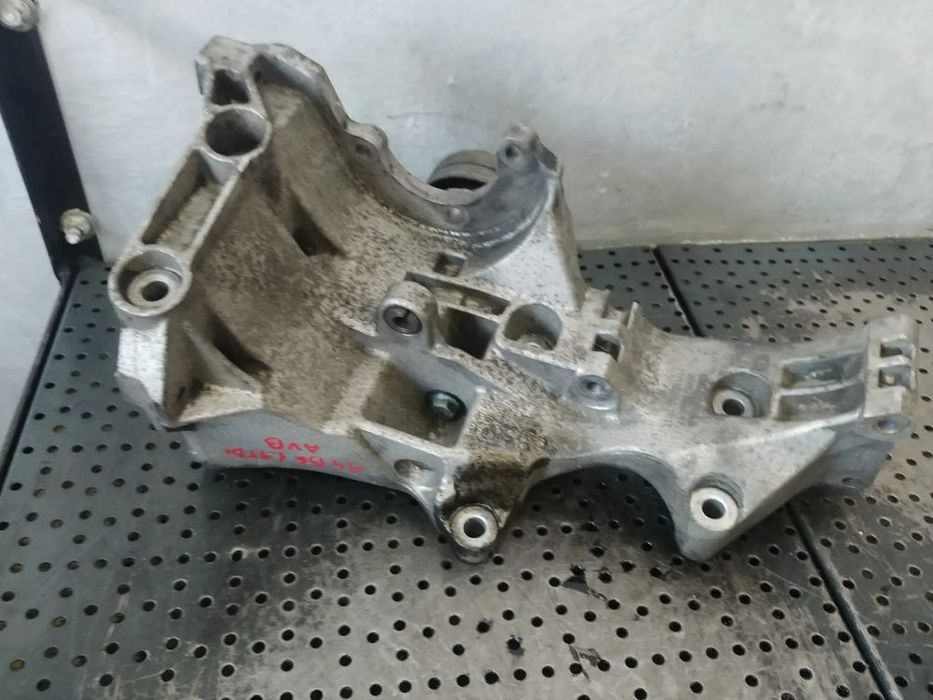 suport alternator 1.9 tdi avb  audi a4 b6  03g903143b