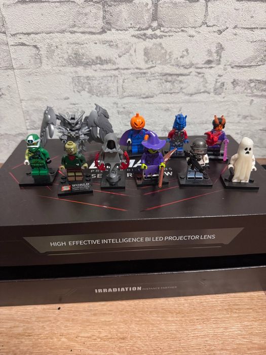 Продам лего минифигурки