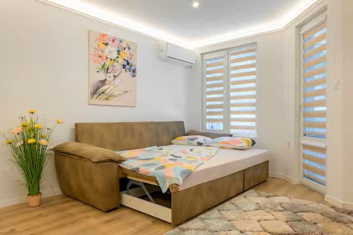 Разтегателен ъглов диван по поръчка, много запазен