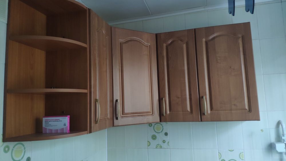 Очень срочно Кухонные навесные шкафы