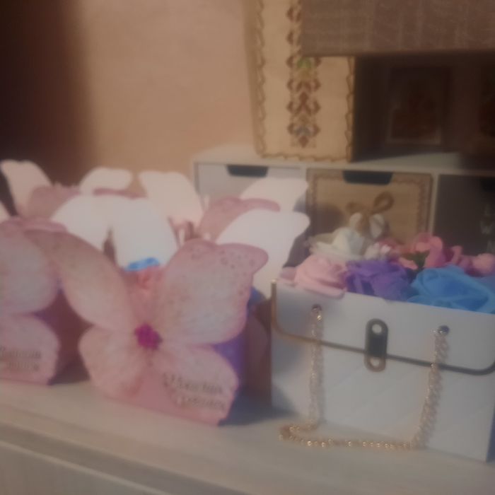 Малки букетчета и кутия