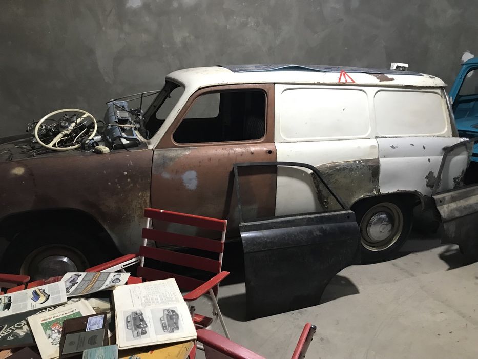 редкий малосирини москвич м430.