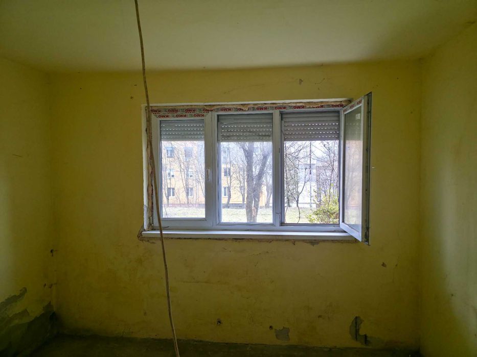 Apartament 2 camere decomandat parter jos