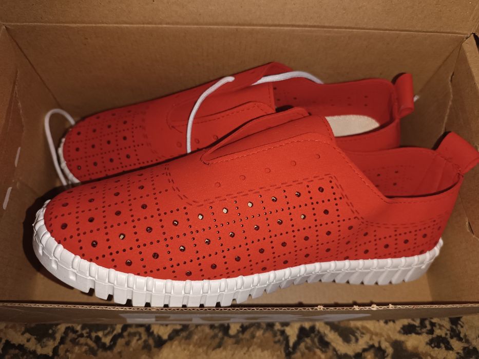 Новые Кроссовки.