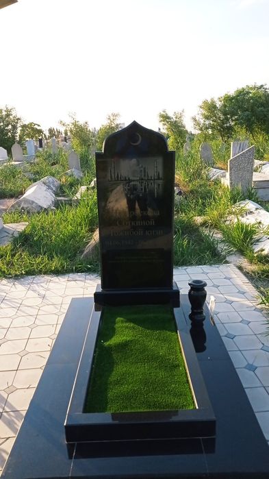 Ёдгарликлар и Памятники
