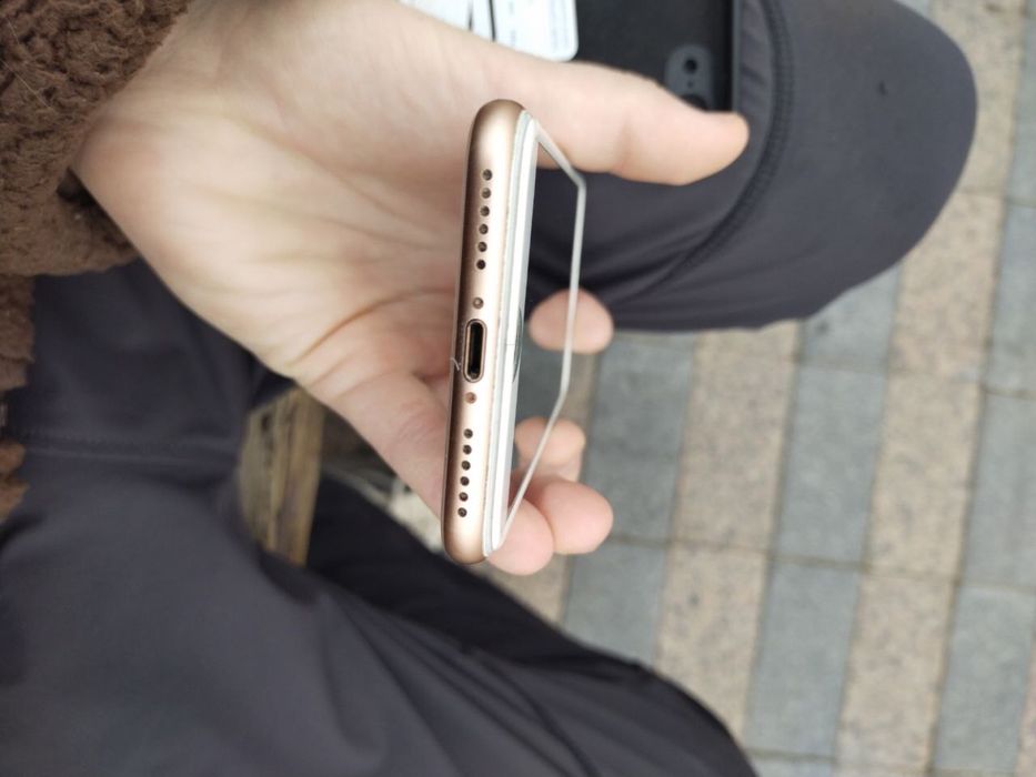 Продам айфон 8 64гб