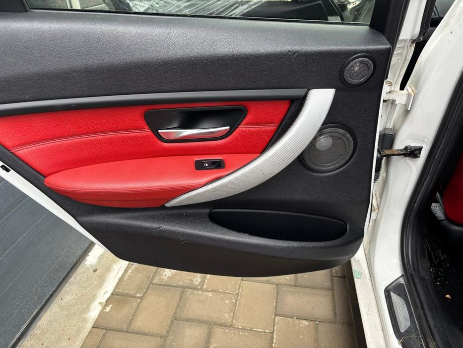 Dezmembrez BMW 320d Xdrive F30 M sistem audio HK, xenon,recaro rosu