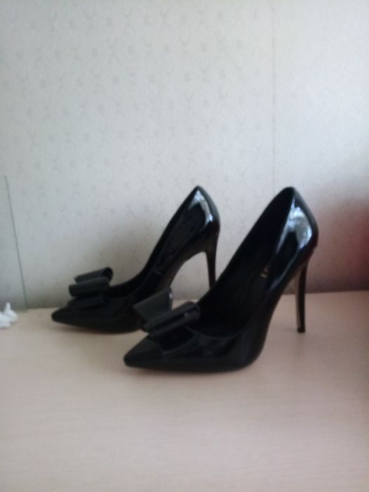 Новые лакированные туфли