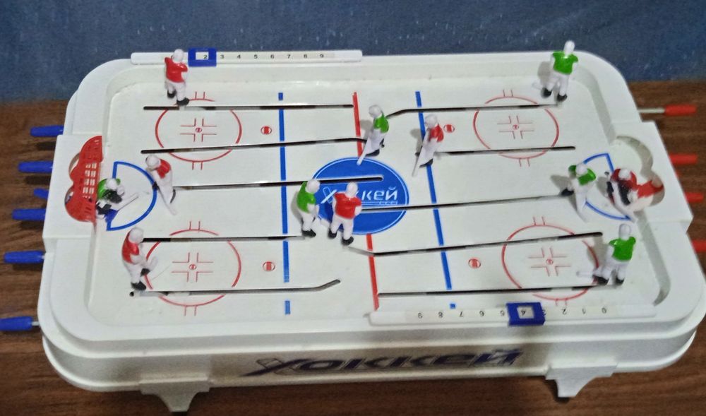 Настольные игра  хоккей