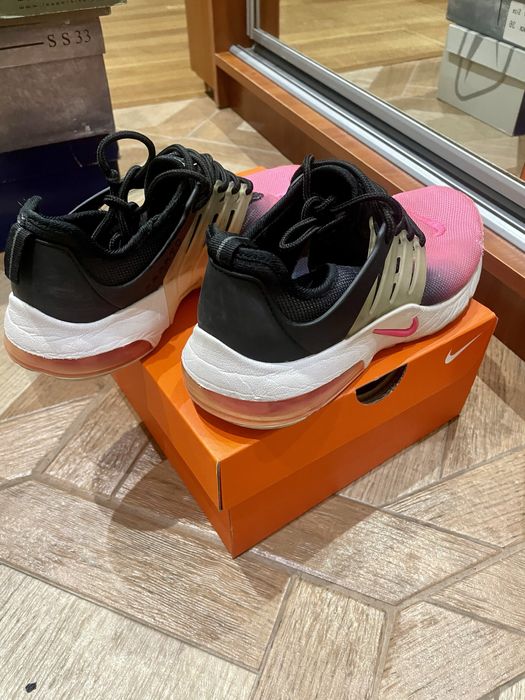 Кроссовки женские Nike