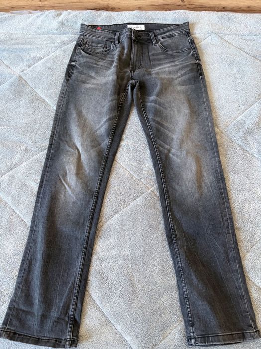 Продавам мъжки дънки