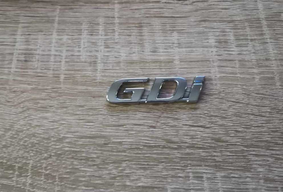 сребриста емблема Hyundai GDI