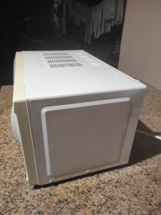 Продам микроволновую печь AVA