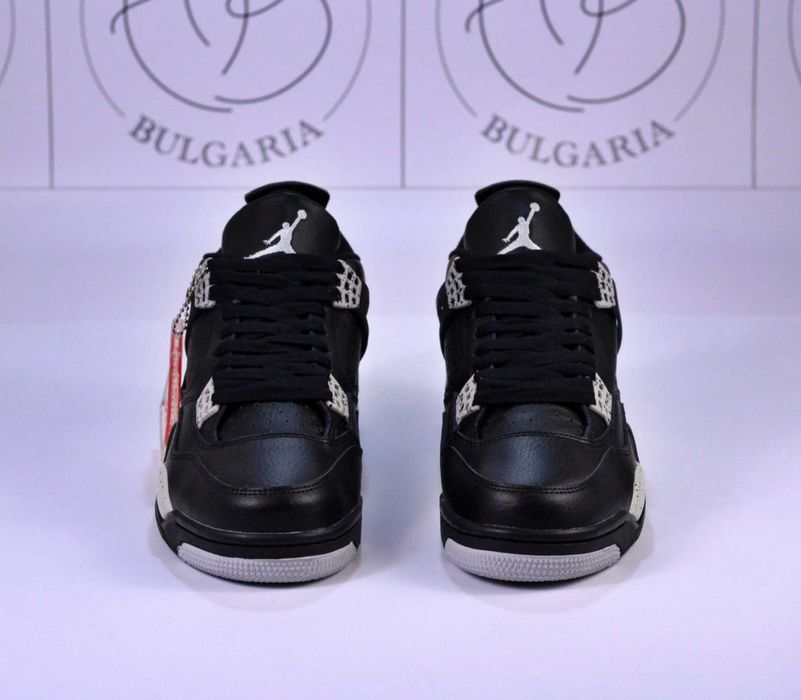 NIKE Jordan 4 Retro