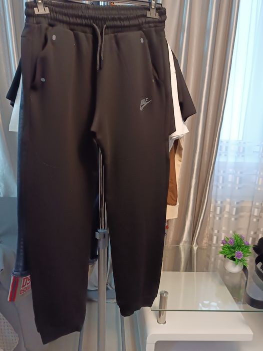 Pantaloni Nike tech pentru bărbați