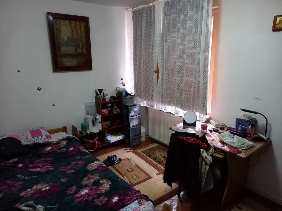 Apartament cu 4 camere ,2 bai si pivnita