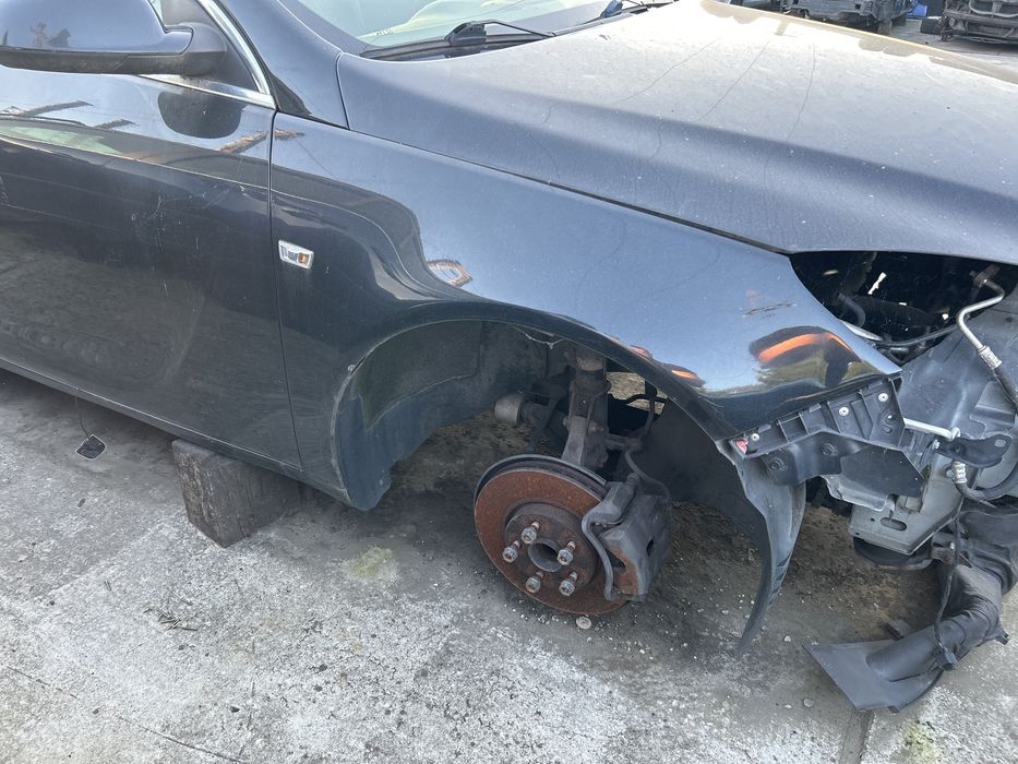 Aripa stanga dreapta opel insignia A an 2010 break culoare Z22C