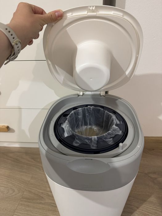 Tommee Tippee кош за памперси + 3 бр касети