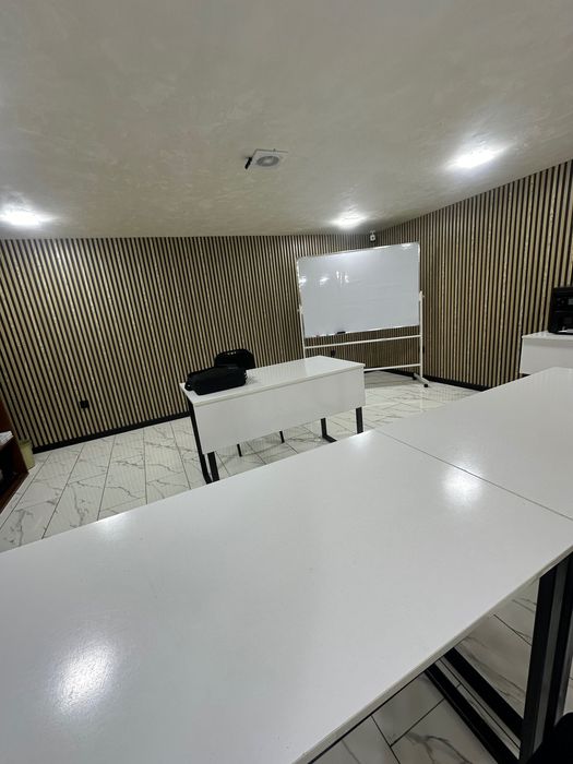 Зал для конференций аренда. Почасовая аренда для лекций. Презентации