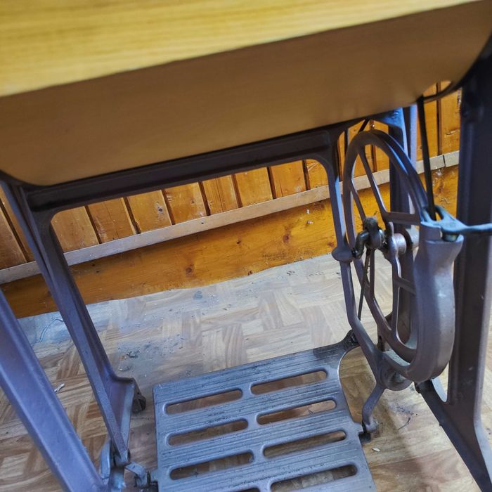 Продава крачна шевна машина