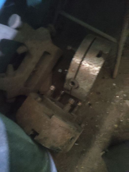 Продажа токарных патронов,поворотного стола, люнета токарного, и др.