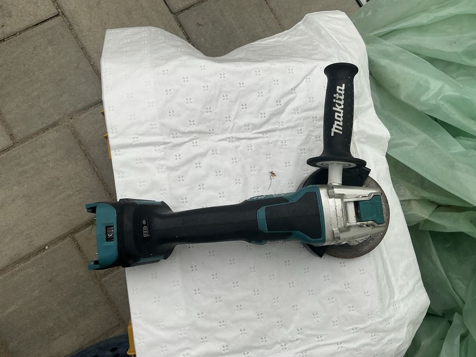 Vind Makita DGA519 cu variator si X LOCK 2024